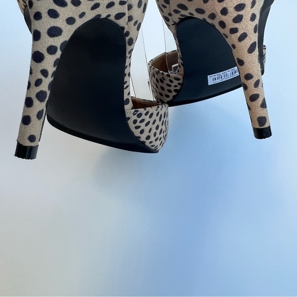 Torrid Cheetah Print Ankle Strap Pump Heals Size 8WW - Picture 4 of 12